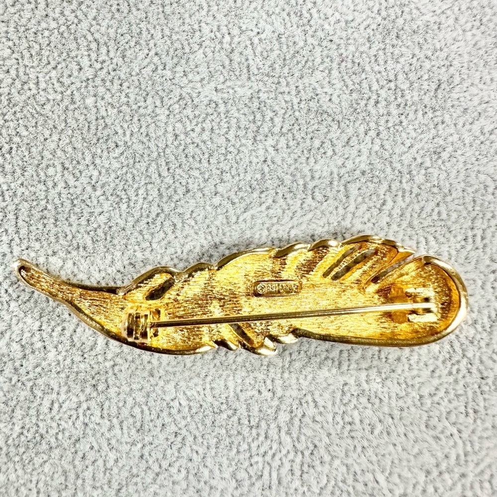 Christian Dior 1970s Vintage Gold Plated Textured Feather Leaf Crystals Brooch - Picture 4 of 4